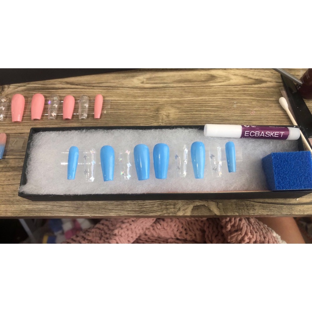 Press on nails
